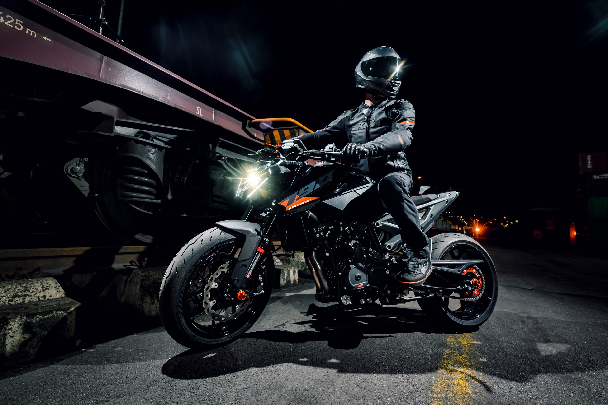 2027 KTM 790 Duke (9)