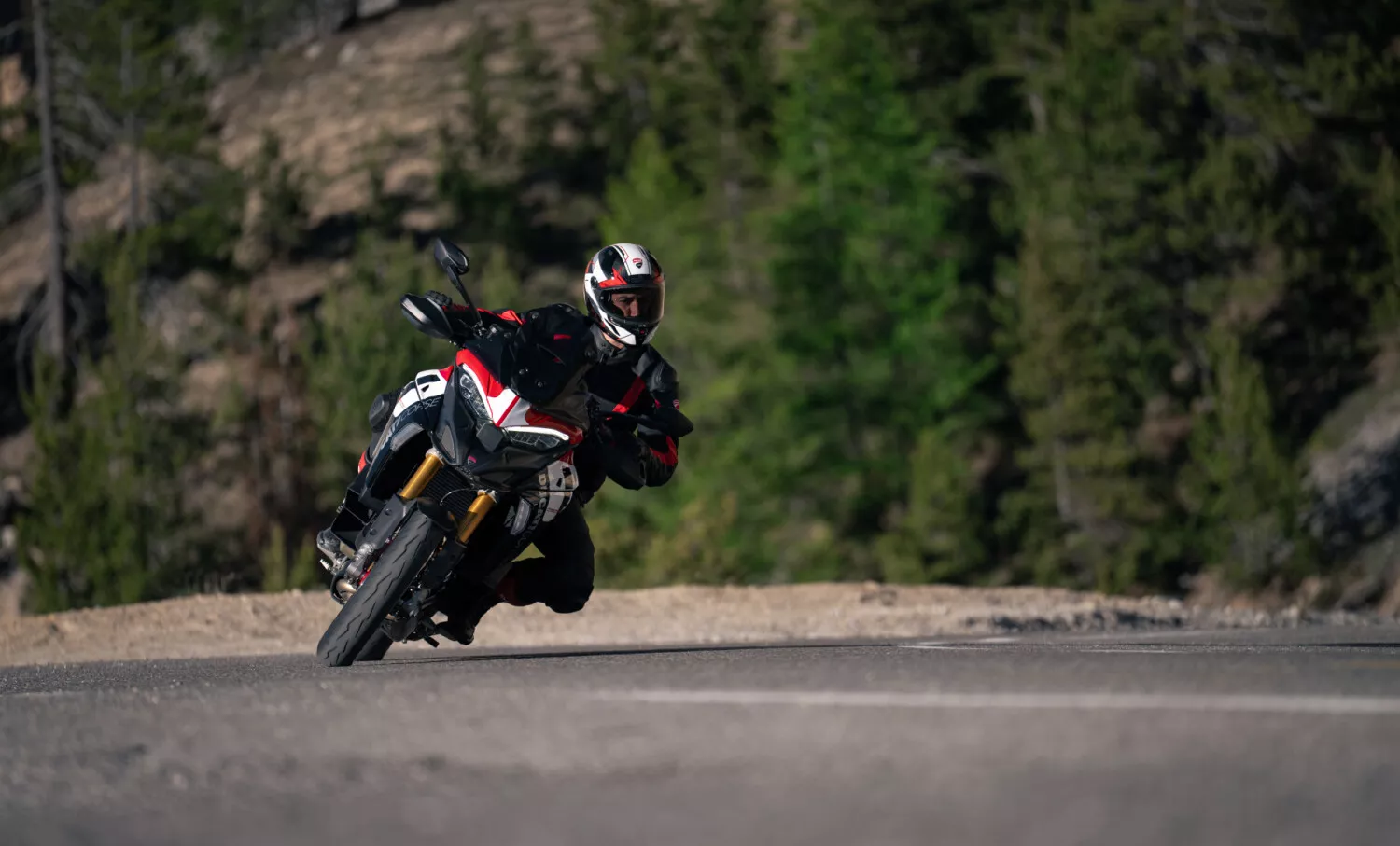 2027 Ducati Multistrada V4 Pikes Peak (1)